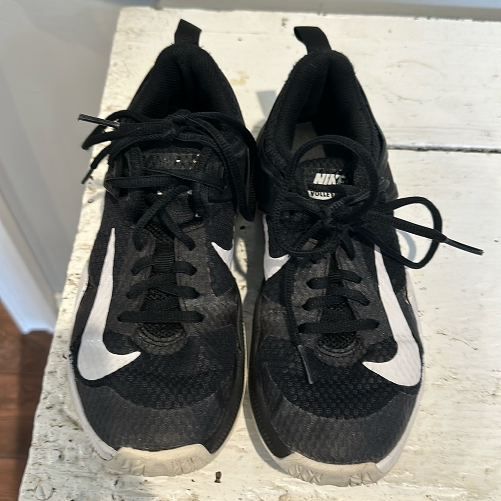 Nike volleyball shoes size 6.5